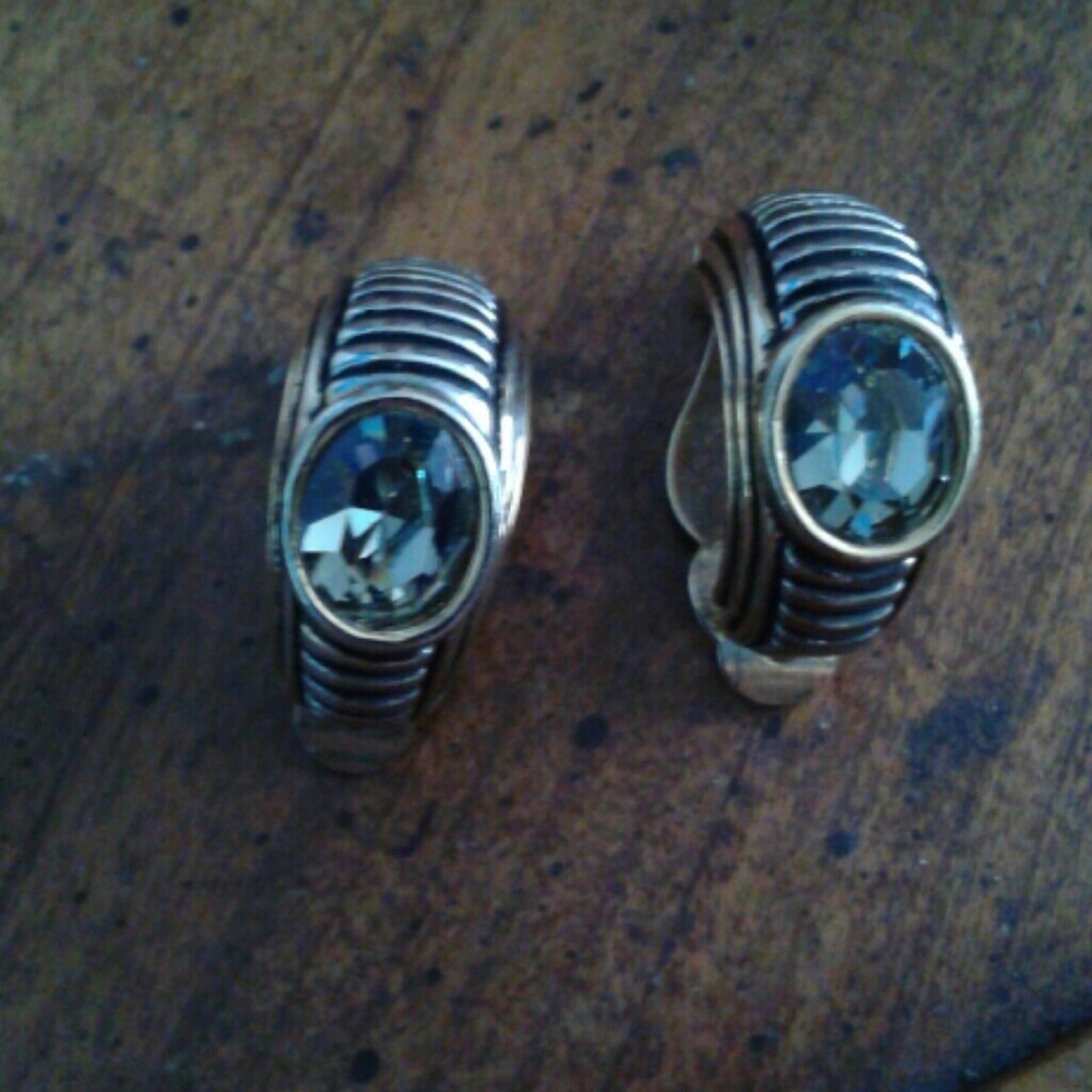 Vintage gold& silver rhinestine earring clip ons